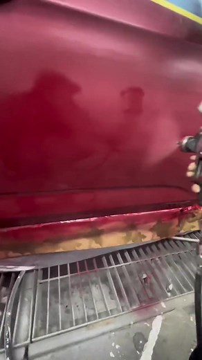 Auto Paint Repair: Reviving Red Car Paint with Bondo
