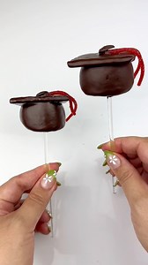 3.9M views · 46K reactions | Easy graduation treats ‍ #graduation #graduationparty #graduationtreats #marshmallow #marshmallows #marshmallowpops #chocolatecoveredmarshmallows #dippedmarshmallows #dippedtreats #bonbon | beautyanddasweetz | Facebook