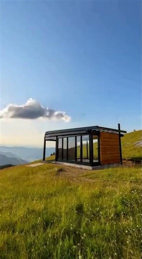 Building an Industrial Loft on a Grass Hill: Quick Construction Guide