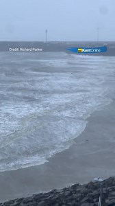Brave or just plain stupid? A surfer braced 85mph winds when he took to the waves this morning. Full story: https://www.kentonline.co.uk/folkestone/news/shock-as-surfer-spotted-braving-huge-waves-in-kent-amid-85mp-296270/ | KentOnline News
