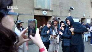 Fan di Johnny Depp in delirio e Glasgow: "Lo abbiamo sempre supportato"