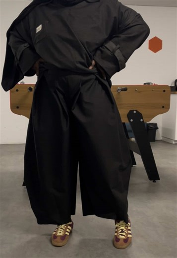 Notre apprenante a transformé son idée en prototype concret pour sa marque de vêtements. Grâce à notre méthodologie unique, elle a : \t•\tPris ses mesures avec précision \t•\tRéalisé le patron de base \t•\tDécoupé sa toile et monté son vêtement \t•\tAppliqué des techniques pour adapter le design à sa vision 💡 Résultat : un prototype prêt à être finalisé et une autonomie qui lui permet de penser et créer ses futurs modèles de A à Z. __ Vous avez un projet couture ou souhaitez lancer votre marque