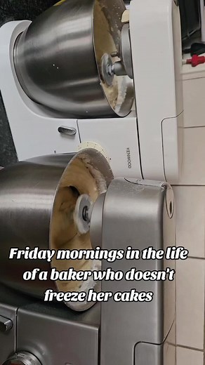 Good morning 🥰🥰 This was last week Friday 😌😌 Just a short glimpse of what my kitchen looks like, besides the behind of scenes of preparing ingredients, icing, pans, toppers etc. Happy Friday evryone. Il catch you guys on my live soon🌹 #fyp#foryoupage#bakersoftiktok#durbantiktok#supportsmallbusiness#cakeart#homebasedbusiness#cakedecorating#fathimarachchha