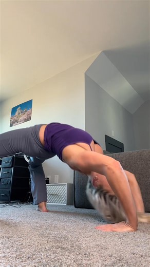 That was so not long enough. That stretched or pulled something in my right side. I think I’m gonna have to find a different back stretch any suggestions? | Makayla reels