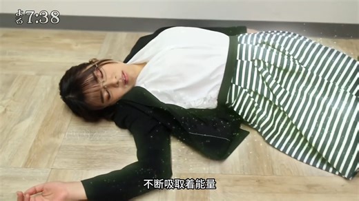 邪恶外星人入侵学校，女老师和女战士奋力反击