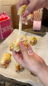these cheesy ham and turkey crescent rolls were such a hit this morning 💖🔥Here’s how I did it ⬇️Roll out a can of crescent dough. Stuff with Oscar Mayer turkey & ham deli slices, and H-E-B mozzarella string cheese. (Cut the string cheese in half) Roll up, and top with melted butter and Dan-O's Seasoning cheesoning. Bake at 375 for 10 minutes. 🤍#breakfast #cooking #moms #momcontent #foryoupage #fyp | Jessica Silvas