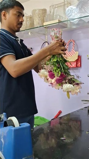 How to Make a Professional Hand Bouquet 💐 | Floral Secrets Step-by-Step