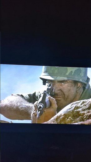 ワンスアンドフォーエバーその3。接近戦で将校が棒立ちしてたり戦闘中に放尿で迫撃砲の冷却とかツッコミどころも多いけど名作。上層部は撤退を指示するがそれこそ追撃で全滅なのでまさかの逆にこっちから銃剣突撃w