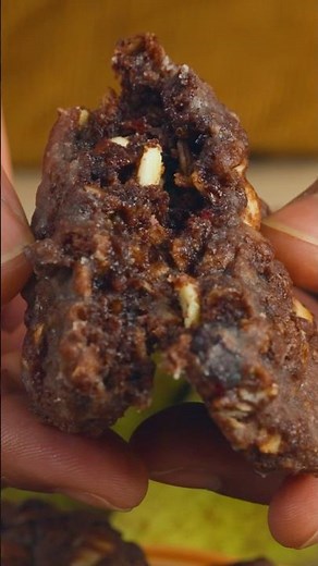 The BEST Fall Oatmeal Cookies with WHITE CHOCOLATE and CRANBERRIES