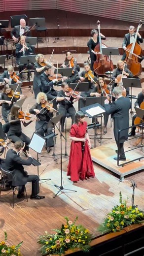 Here’s a glimpse of the opening of Carl Maria von Weber’s Clarinet Concerto No. 1. Grateful to perform with the Liepāja Symphony Orchestra and Guntis Kuzma — thank you for having me! Broadcast by Latvijas Radio. #Weber #ClarinetConcerto #LiepajaSymphonyOrchestra #GuntisKuzma #LatvianRadio Clarinet ClassicalMusic @liepajassimfoniskais | Annelien Van Wauwe