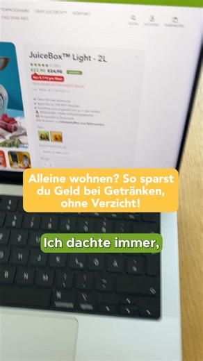 🎉Jetzt NEU: probiere die leckere, nachhaltige Alternative zu Softdrinks im Starter-Set und erlebe die Geschmacksexplosion – die Sinn macht. Schluss mit Plastikbergen, schwerer Schlepperei und bösen Kalorien! Mit der JuiceBox™ erlebst du, wie lecker Nachhaltigkeit sein kann. ✅ Nur 0,12 Cent pro Glas ✅ 50 Liter purer Geschmack aus nur einer recycelbaren Box ✅ 100% Geschmack, 0% Zucker – Keine Gedanken über deine Waage ✅ Bis zu 1 Jahr haltbar geöffnet und ungekühlt, genieße in deinem Tempo ✅ 4,8 S
