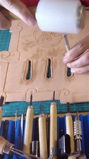 Making a quiver, from design to leather tooling, and 3D printing, viola!