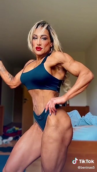 #bodytransformation #bodybuildingmotivation #bodybuildinglifestyle #femalemodel #femalebodybuiling #fatlossfood #dietandexercise #fitnesstrainer #fitnessinstructor #portraitphotography