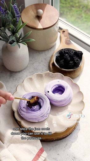 Delicious Blackberry Pavlova Recipe