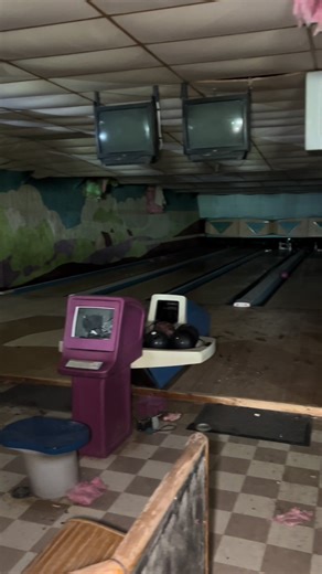 Discovering a Vintage Art Deco Bowling Alley