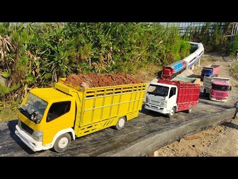 Jooss Mobil Truk Oleng Angkut Tanah Merah Isuzu Giga Canter Fuso Muat Berat Terguling di Tanjakan