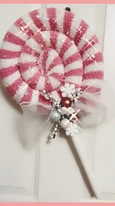 Lollipop Wreath made with socks #fypviralシ #fypシ゚ #fyp #trend #handmade #diy #trendingreels #trendingnow #trendingnow #reelsfacebook #reelsviralfb #reelsvideoシ #reelsfbシ #Christmas #virals | Sandra Giraldo En Casa