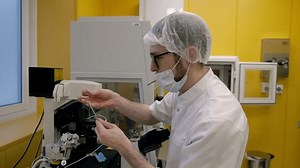 Médico embriologista que coloca a agulha: vídeo stock (100% livre de direitos) 3614600007 | Shutterstock