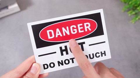 2 Pcs "danger Hot Do Not Touch" Warning Signs 5 x 3.5 Inches Aluminum Tent Style Surface Warning Sign for Indoor Laboratory Mechanical Equipment Outdoor