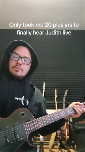 First time I heard Judith I was back on the Island, my young brain didn't comprehend the attraction, not going to lie teenage me had a crazy crush on their bassist at the time too, Paz Lechantin(can't remember how to spell her last name) but remember downloading mer de noms and immediately being mesmerized by everything. Still one of my favorite albums but it makes me somewhat sad so I don't listen to it often. Last night was plainly necessary. Got some merch too Hoodie and a shirt, maybe two...