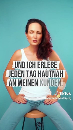 Dein Problem ist nicht dein Körper – sondern was du jeden Tag isst. Du brauchst keine Diät. Du brauchst endlich ein System, das du durchhältst. Ich hab 20 Kilo zugenommen – in nur 6 Monaten. Nicht, weil ich faul war. Sondern weil ich komplett falsch gegessen habe. Und genau da habe ich verstanden: 👉 Du bist, was du isst. Heute führe ich zwei erfolgreiche Abnehmstudios und sehe jeden Tag bei meinen Kunden die gleichen Probleme: > zu kompliziert, zu streng, nicht alltagstauglich. Deshalb mache ic