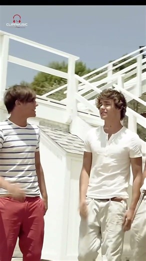 Everyone Knows This Song 💙 One Direction - What Makes You Beautiful #shorts #onedirection #coachella