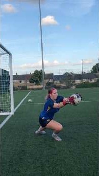 🧤 Hands, high balls, drop and dive #goalkeepertraining #goalkeeper #goalie