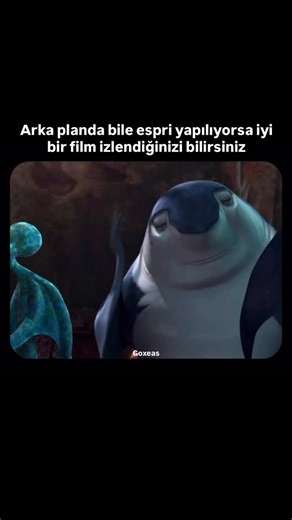 Goxeas on Instagram: "Shark Tale (2004) 🦈🐠 Shark Tale, su altı dünyasında geçen eğlenceli ve renkli bir animasyon filmi 🎬🌊. Oscar adında küçük ama hayalleri büyük bir balığın, yanlış anlaşılmalar sonucu “köpekbalığı korkutan balık” olarak ünlenmesini anlatıyor 😄. Ün, para ve dostluk arasında kalan Oscar’ın hikâyesi hem komik hem de mesaj dolu 💬✨. Film; dostluğun, kendin olmanın ve cesaretin önemini eğlenceli bir dille anlatıyor 🤝💙. Renkli karakterleri, esprili sahneleri ve enerjik müzikl