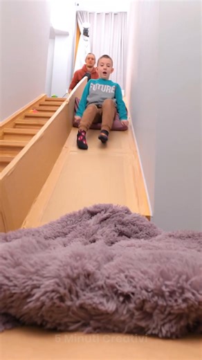 723K views · 2.5K reactions | Creare uno scivolo di cartone FAI DA TE sicuro per i bambini ️ | 5 Minuti Creativi Uomo | Facebook