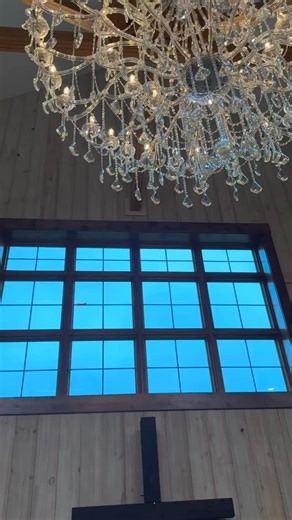 A wedding day that feels effortless from start to finish at Little Creek Barn💍🤍 ✨ Two-story venue with indoor & outdoor ceremony options 🌿 Separate, stunning reception space 📸 150 acres of countryside for photos- golf cart driven by an LCB staff member included (weather permitting). 👰🏼‍♀️Private Bride Groom Suites 🥂 Onsite LCB staff to hold doors, direct guests, bartend, and take you to all the best photo spots 💐 Complimentary Something Borrowed Room with 1000 pieces of FREE decor 🏡 Air