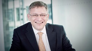 Experts urge simplified operational models to enhance decision-making process