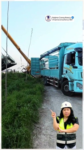 Crane Failure During Offloading… One Lift Away from Disaster 💥🏗️