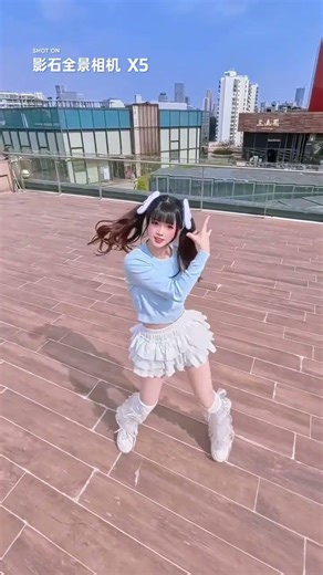 This camera movement fits fancy so well doesn t it#花哨的#两次#waitaminute#Douyin New Year Flav