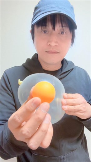 Easy to do! Mysterious! Fun! Balloon magic trick [with explanation] #shorts
