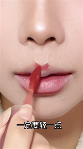 Easy Lipstick Application Without Liner: A Beginner's Makeup Guide