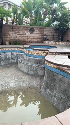 Fill me up 💦 #pools #poolbuilder #custompools #fypシ #tile