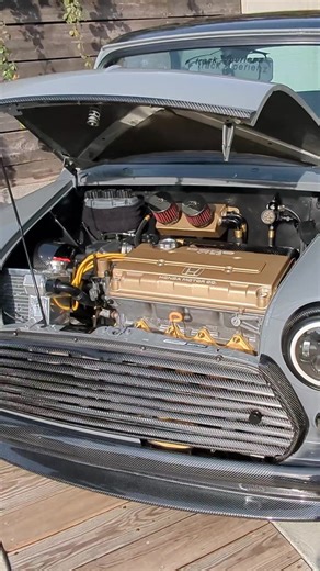 This isn't your grandma's Mini Cooper! I saw this crazy classic mini with a Honda b16 swap and lots of carbon fiber. #vtec #b16a #classiccar #classicmini #fyp