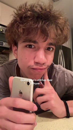 And guess who doesn't🫵 ✧ yt: 02.7dyl | iphone 7
