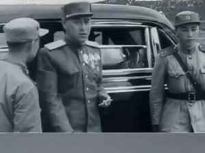 1953年7月27日《朝鲜停战协定》签字仪式在板门店举行。该协定的签订，标志着朝鲜战争以中朝人民的胜利和美国的失败而宣告结束，也标志着抗美援朝战争取得伟大胜利。