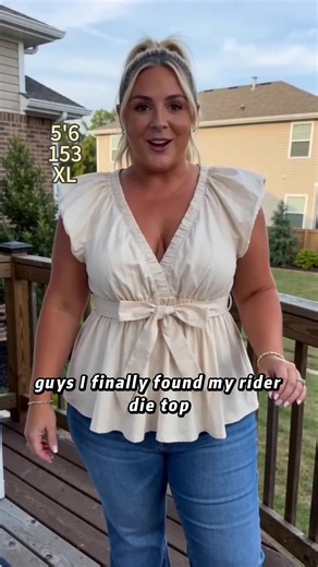 The Perfect Flattering Top for Curvy Girls