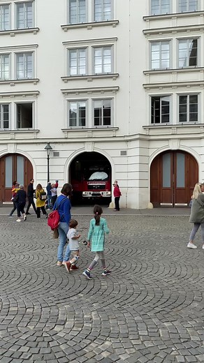 Einsatz während dem Feuerwehrfest in Wien (HLF 60) #Wien #Einsatz #blaulicht #berufsfeuerwehr #fy #viral