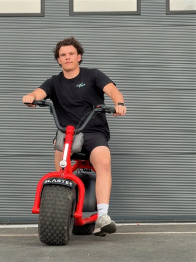 Scooter Blaster tight turning radius eBike for mobility