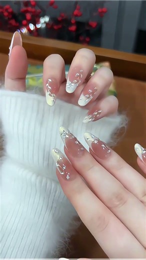 클리어 베이스 3D 화이트 플라워 알몬드 프레스온 네일팁 │ 우아한 특별한 날 #nails #nailsart #nailinspo