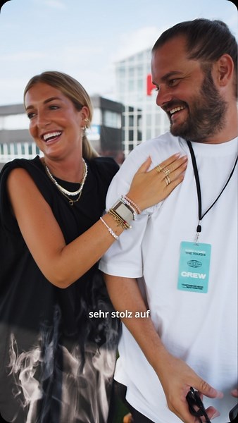 Karo Kauer Label on Instagram: "EINFACH NUR DANKE 🙏🏽 Was war das bitte wieder für eine krasse Tour? Freunde, wir sind komplett sprachlos, geflasht & unendlich dankbar für diese unfassbar geile Zeit! Ihr als #Kommunity habt uns in jeder einzelnen Stadt supported - es war einfach so so wunderschön, Euch zu treffen. Ihr seid der Hammer! Danke an jeden einzelnen von Euch 🤍 Heute reißen wir auf der Aftershow-Party nochmal richtig ab - wir können es kaum erwarten, mit Euch zu feiern 🍾🪩 Bist Du da