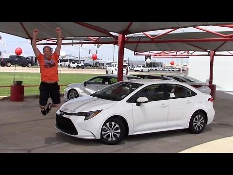 2022 Toyota Corolla Hybrid LE - Is It The BEST Compact Car?