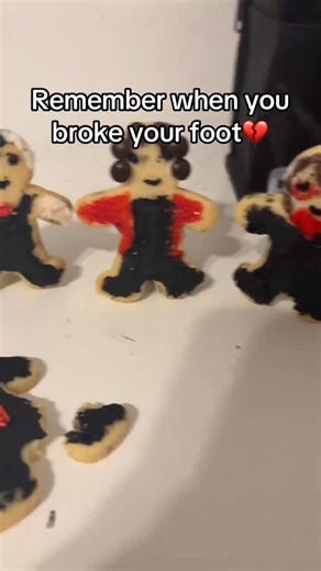 My Chemical Romance Fanpage on Instagram: "Love this🤩 Cre: vampir3willneverhurtyou on TT 💌Please DM for removal. Thank you! . . #mychemicalromance #mcr #mychemicalromanceedit"