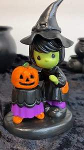Precious Moments figures are beloved by many but maybe it’s time to give them a refresh. Inspired by my friend Molly at Good Golly Gal I painted this Precious Moments girl, turning her into a witch just in time for Halloween. What do you think? Do you love it even more now? #preciousmoments #NotSoPreciousMoments #notsopreciousmoment #halloween #crafts #painting #collectibles #spookycute | Chica and Jo