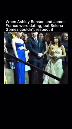 insidethehistory on Instagram: "Selena get off his shoulder 😭 In the clip they appear together during a screening-event tied to the film Spring Breakers (2013). The film features Gomez, Benson, and Franco in prominent roles. It was premiered at major festivals (including the Venice Film Festival) and later released theatrically. In that screening context, their togetherness indicates a promotional or celebratory appearance: the cast and lead actor/show-personality coming together to mark the fi
