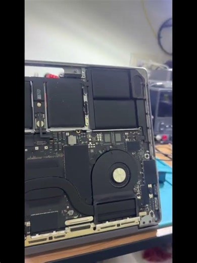 MacBook Pro M2 อาการทัชแพดช็อต ทำให้คีบอร์ดใช้ไม่ได้ เปลี่ยนของแท้ใช้ต่อได้ยาวๆ 🪛💖 #acmifix #บางนา