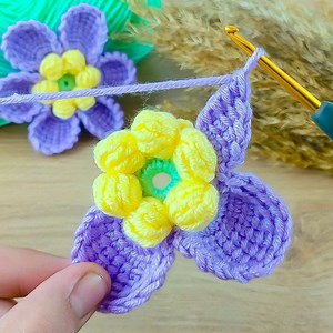 38K views · 1.5K reactions | Super Easy Crochet I made a very easy crochet flower *online Tutorial* #tunusian | Knitting & Crochet World | Facebook